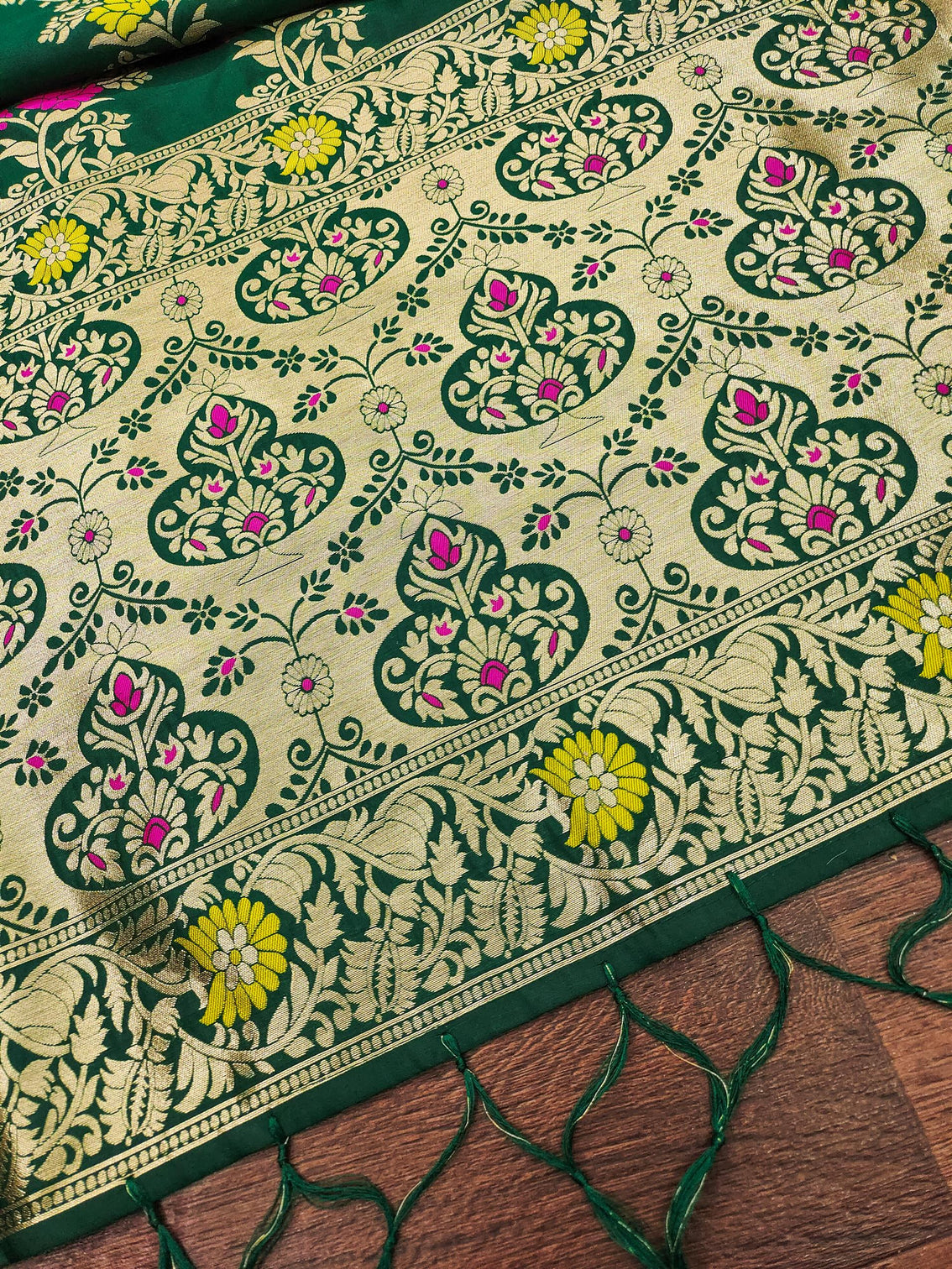 Green Floral Silk Blend Traditional Ethnic Banarasi Woven Patola Dupatta For WOMEN | DEVANGI