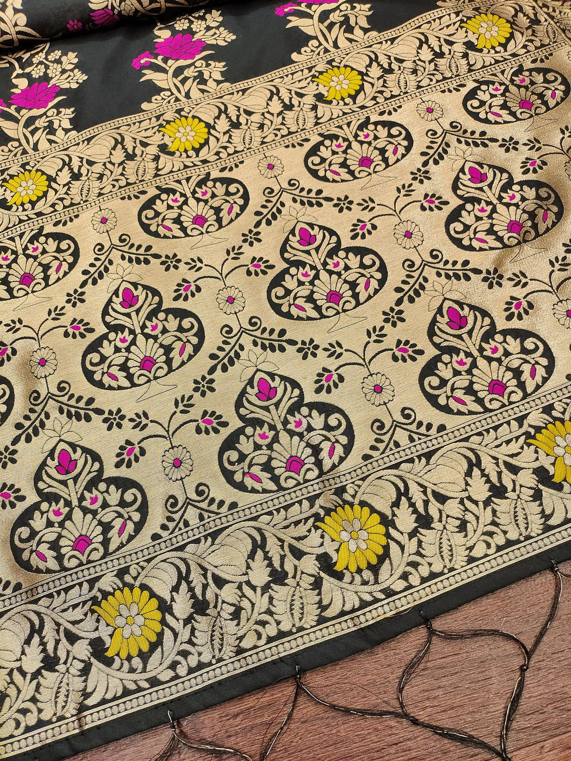Black Floral Silk Blend Traditional Ethnic Banarasi Woven Patola Dupatta For WOMEN | DEVANGI