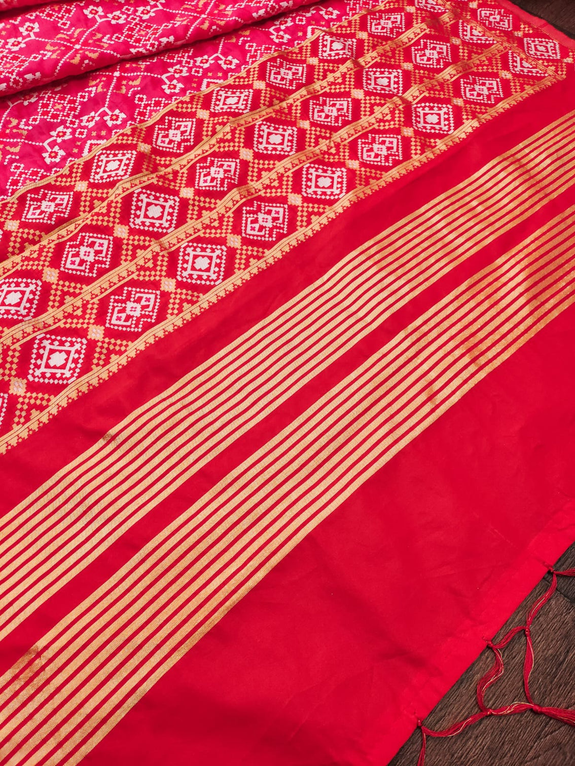 Red Banarasi Silk Blend Traditional Ethnic Woven Patola Dupatta For WOMEN | DEVANGI